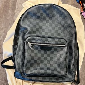 Josh
Product ID : N41473
Material: Damier Graphite Canvas
COLOR : Graphite